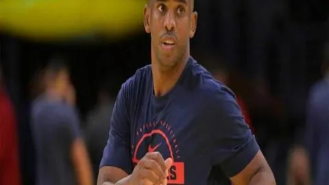 2025奥曦济南气排球联赛隆重开幕，三代同场共度运动欢乐时光。